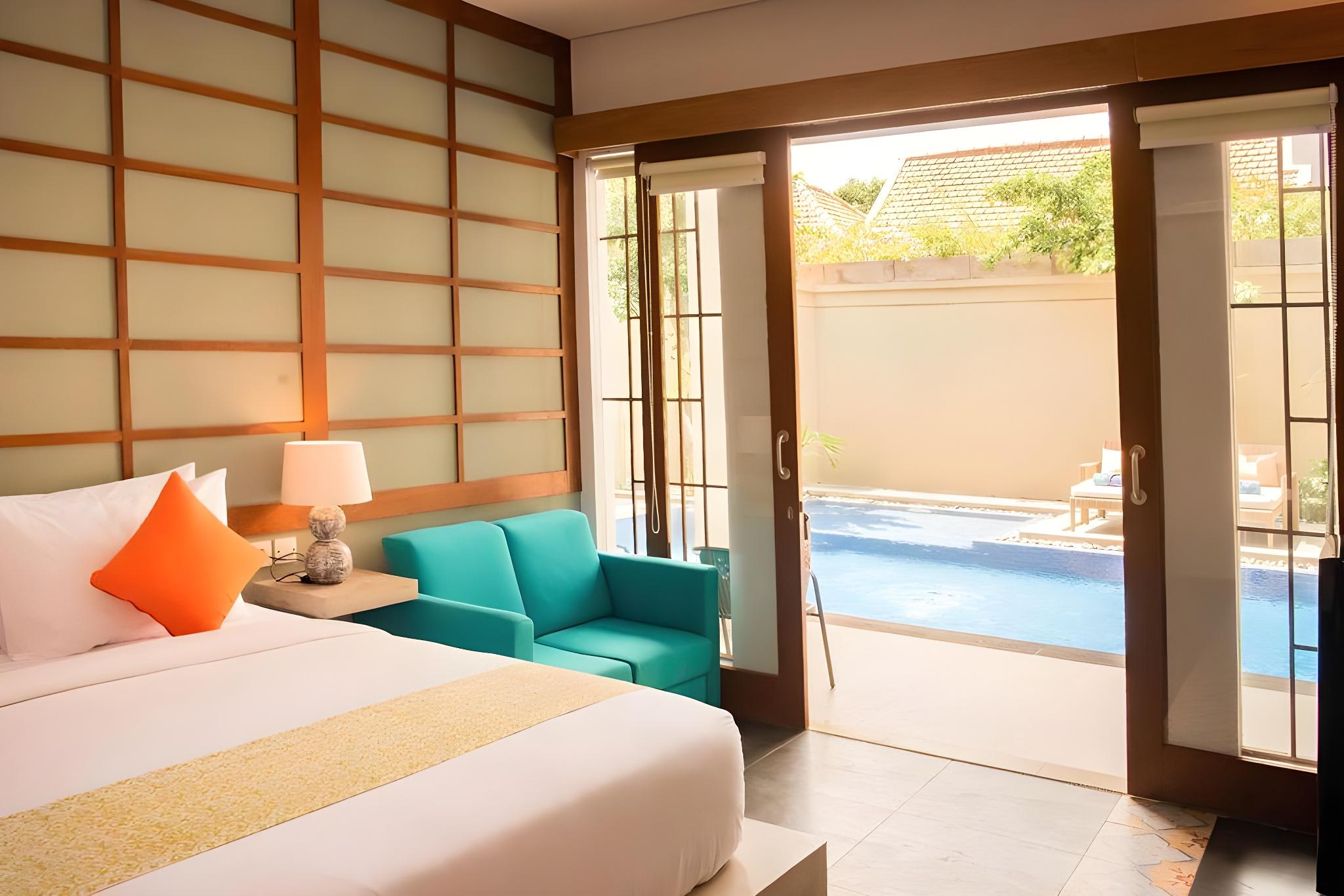 Deluxe, King Bed, Pool Access
