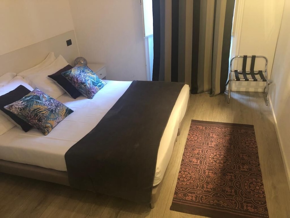 Giuturna Boutique Hotel 33/73