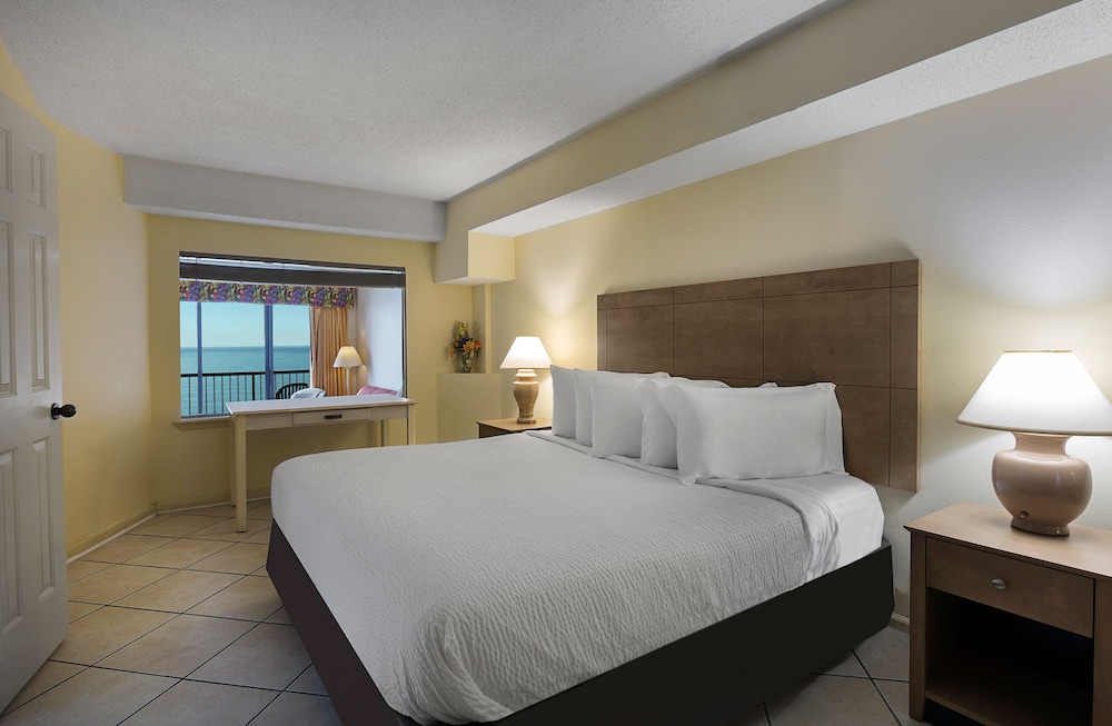 Beach Colony Resort 23/66