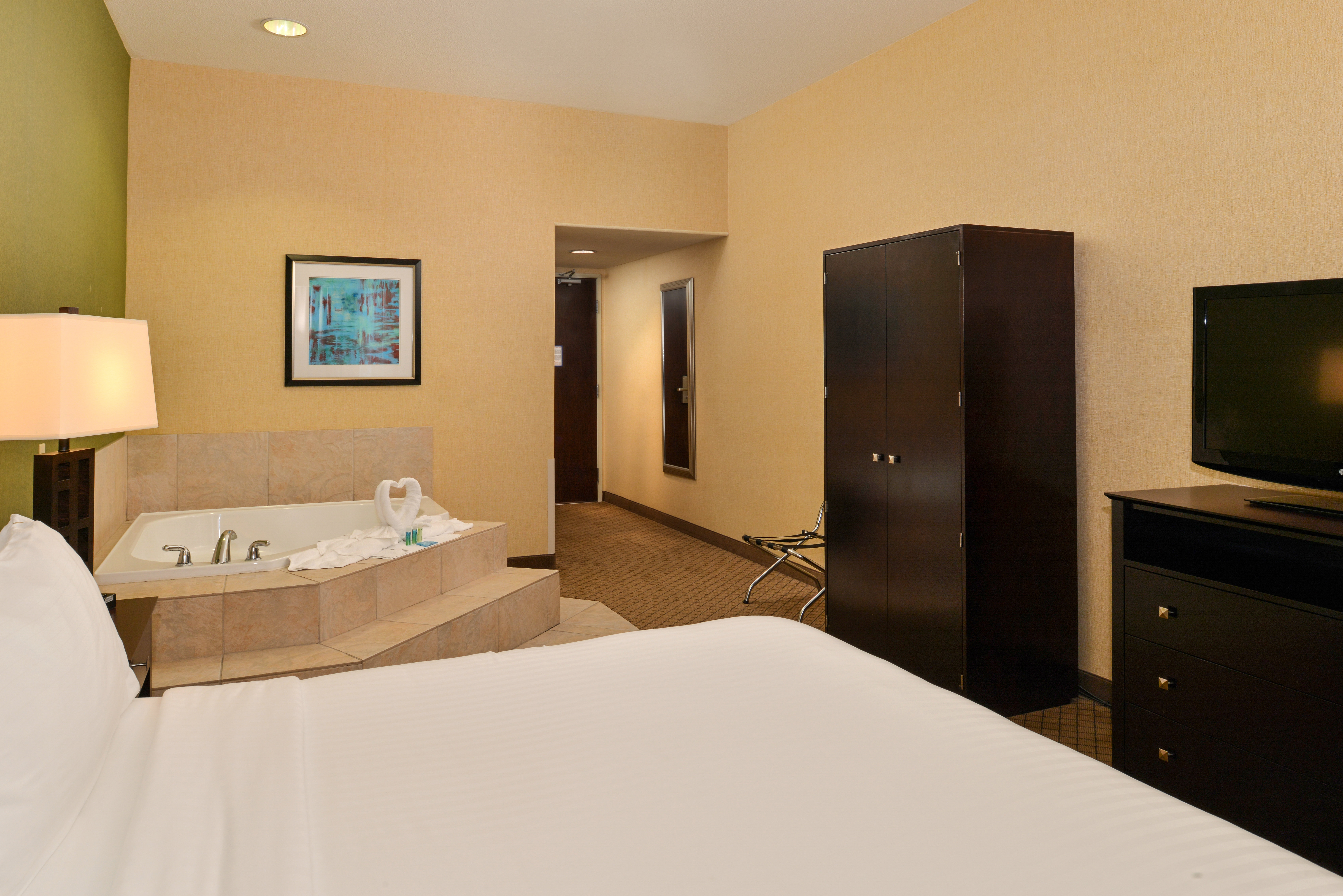 Suite, King Bed, Jetted Tub