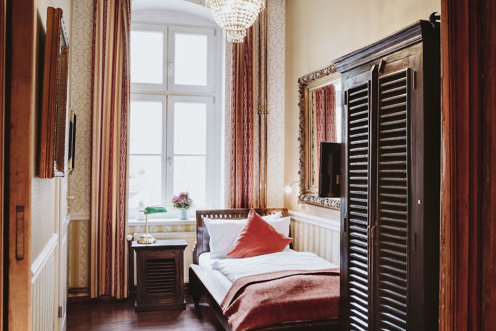 ROOM, SINGLE, SMALL