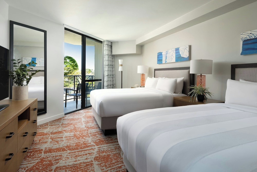 جناح بسريرين مزدوجين بإطلالة على البحر بشرفة بغرفتي نوم، Marriotts Waikoloa Ocean Club 3/6