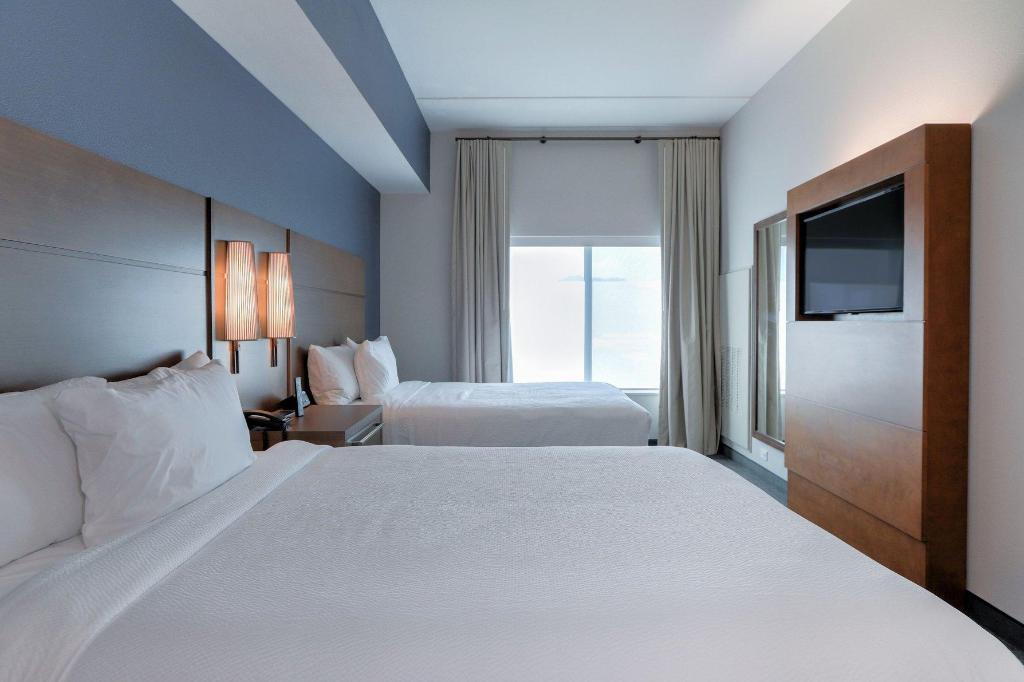 1 Bedroom, Suite, 2 Queen Beds, Island View, Sofa