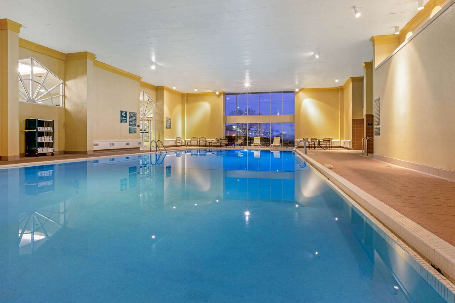 La Quinta Inn & Suites by Wyndham Appleton College Avenue 23/49
