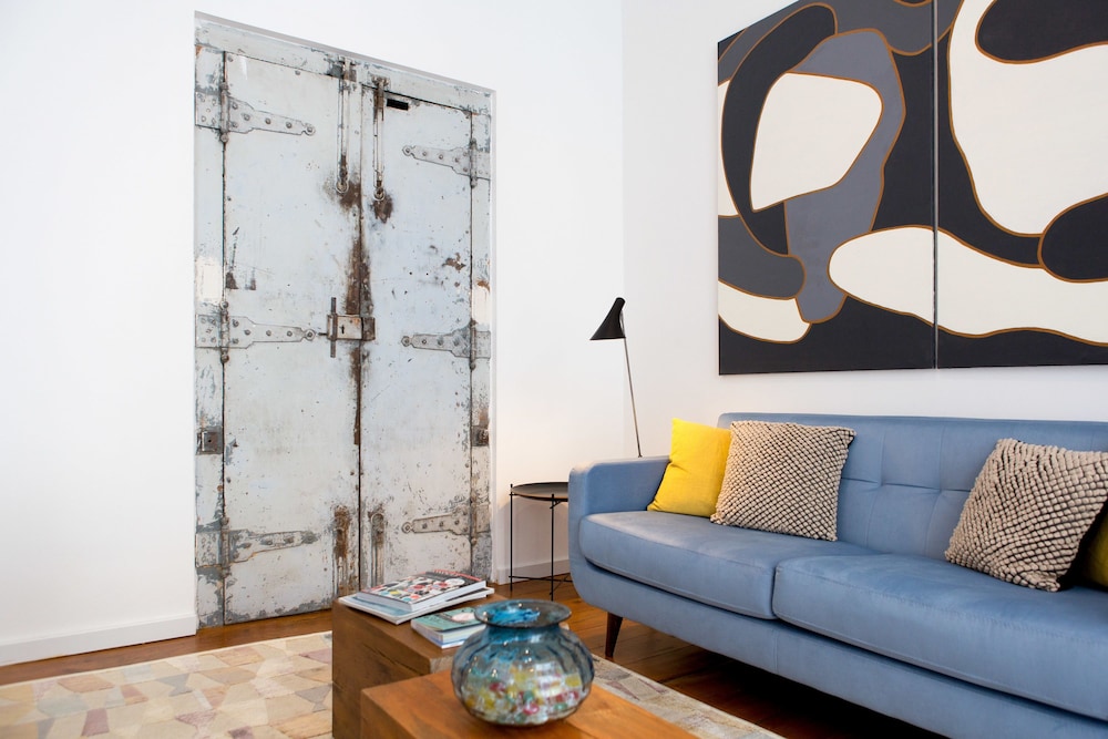 The 8 Downtown Suites 41/67