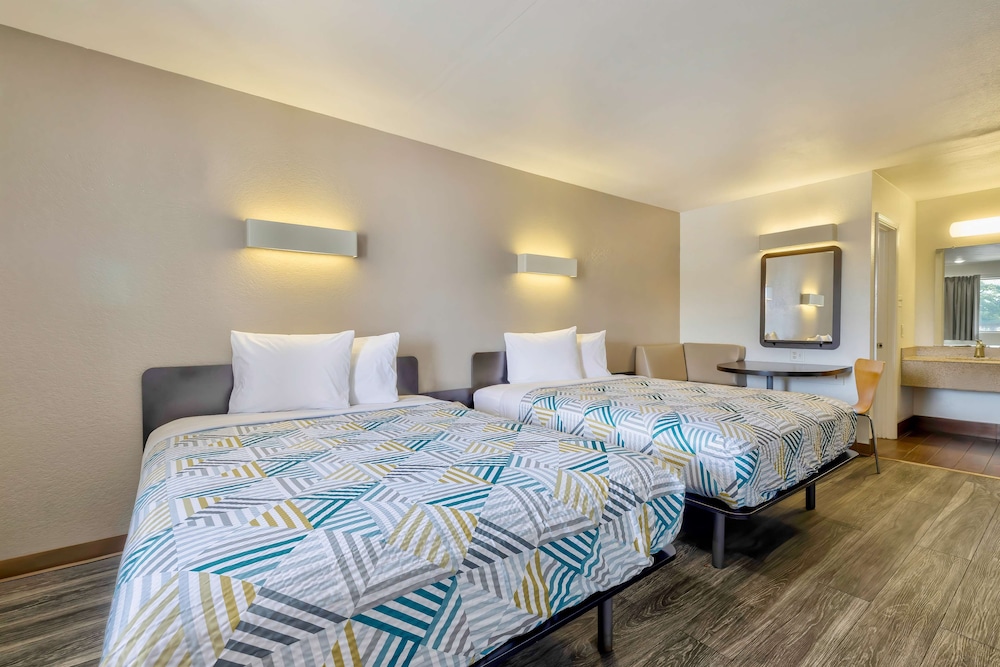 Motel6 Bryan, TX - College Station 32/67