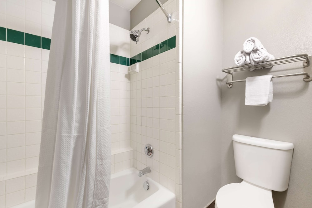 غرفة قياسية بسريرين كوين، Best Western Near Lackland Afb/Seaworld 8/8