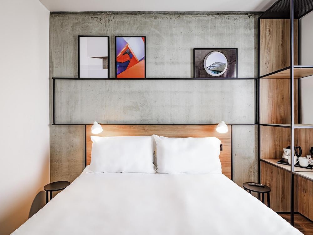 Ibis Bridgwater 28/73