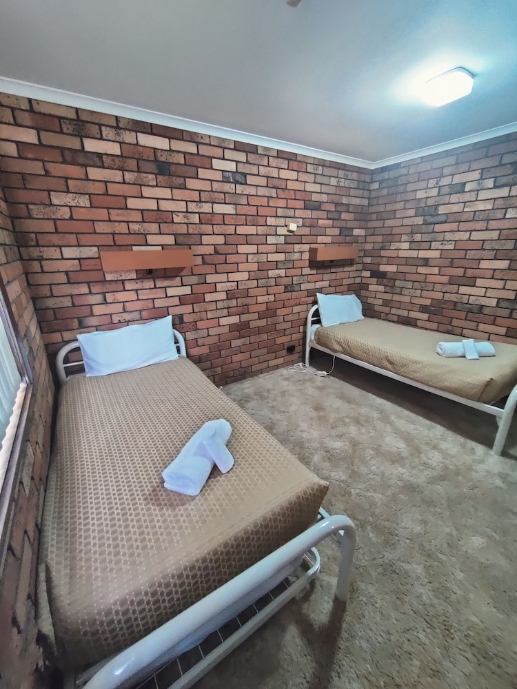 Belvoir Village Motel Apartments 29/57