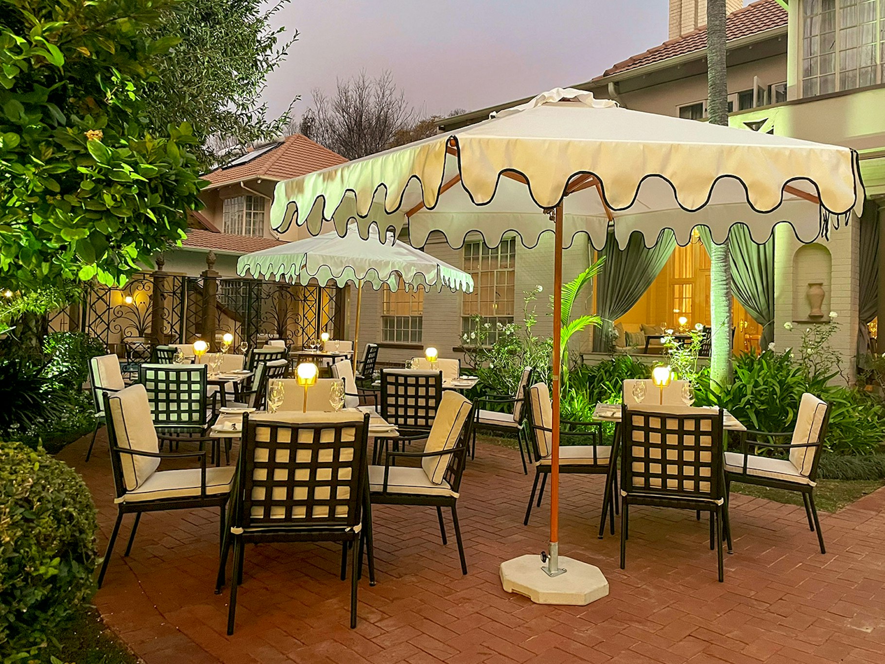 10 2nd Avenue Boutique Hotel 41/56