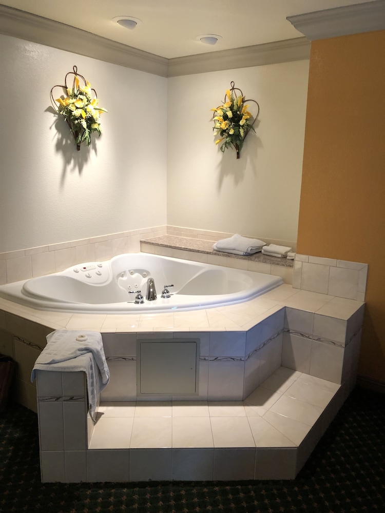 Cloverdale Wine Country Inn and Suites 3/47