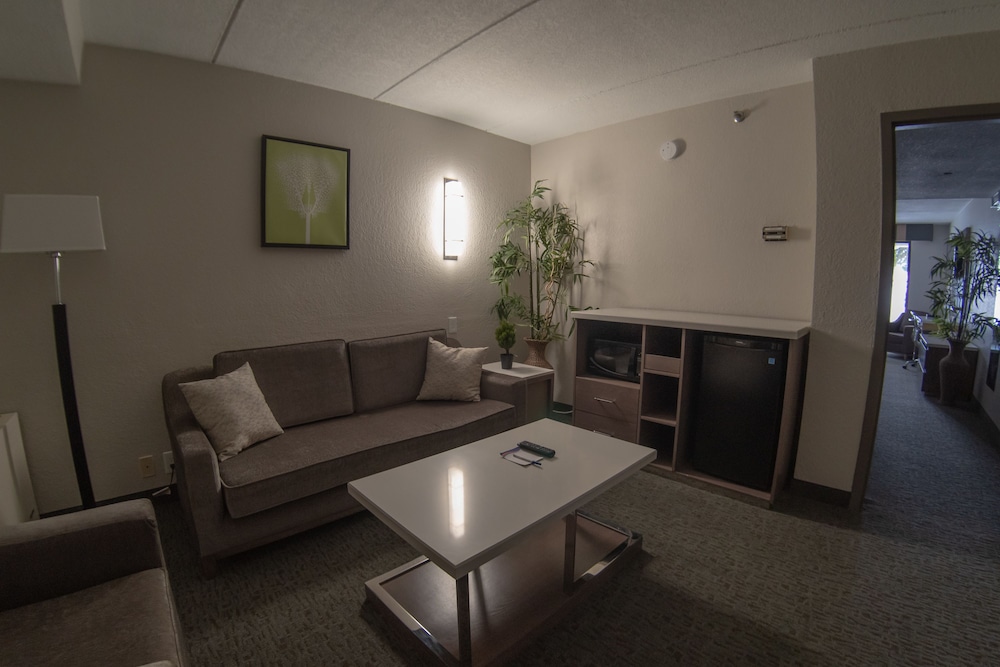 Baymont by Wyndham Shakopee 24/50