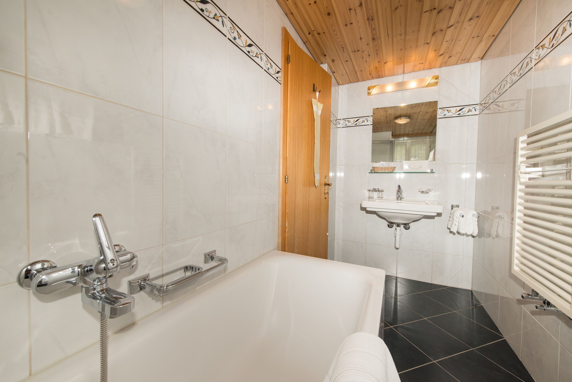 غرفة قياسية بسرير كوين، Hotel Alpina 7/8
