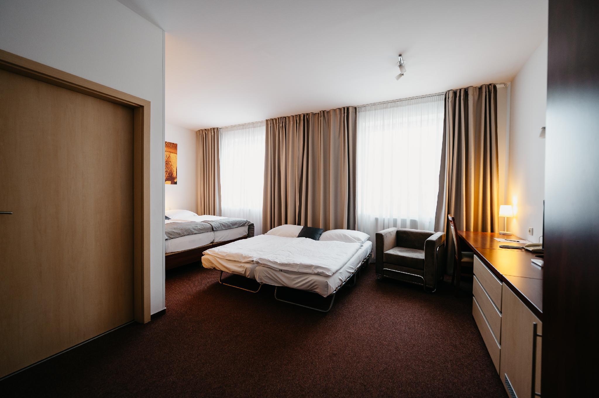 Hotel Color 7/44