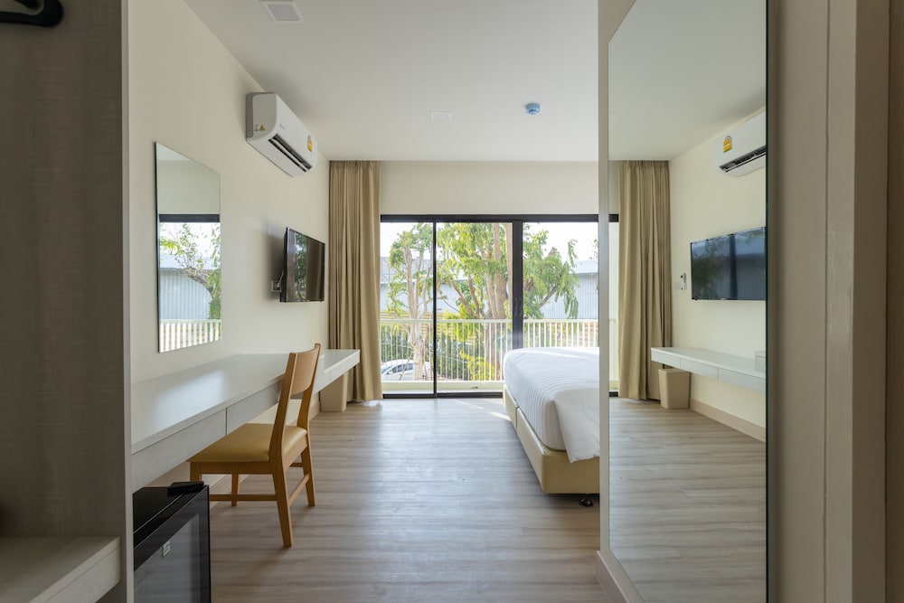 Porestva Hotel Sriracha 4/16