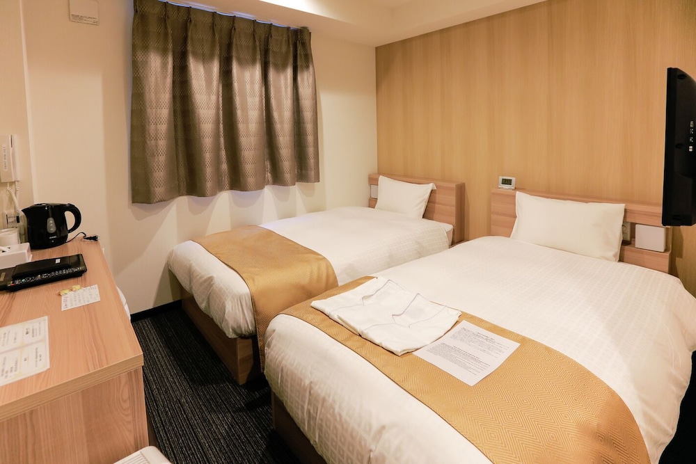 ROOM, TWIN BEDS