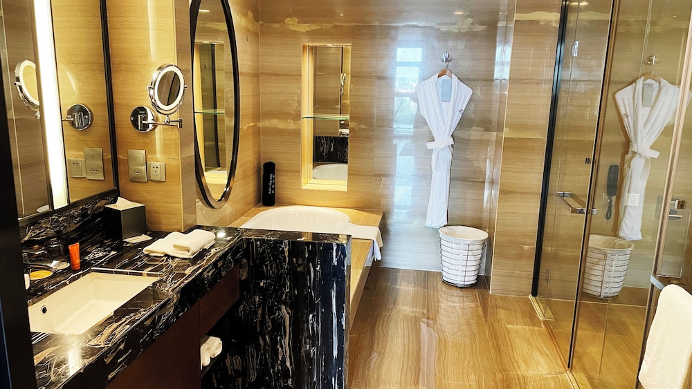 Crowne Plaza Tianjin Meijiangnan 48/49