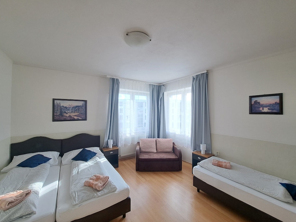 Room, Triple, 1 Queen and 1 Single Bed, Penzion Al Corso 2/10