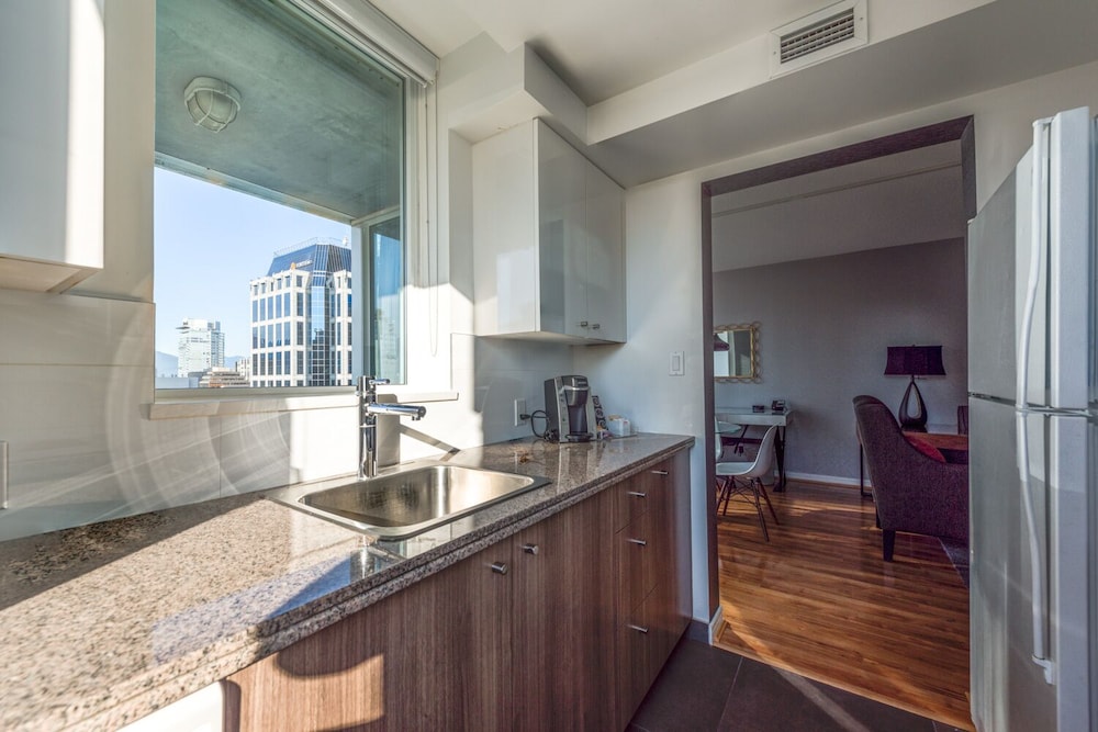 Carmana Hotel and Suites 33/39