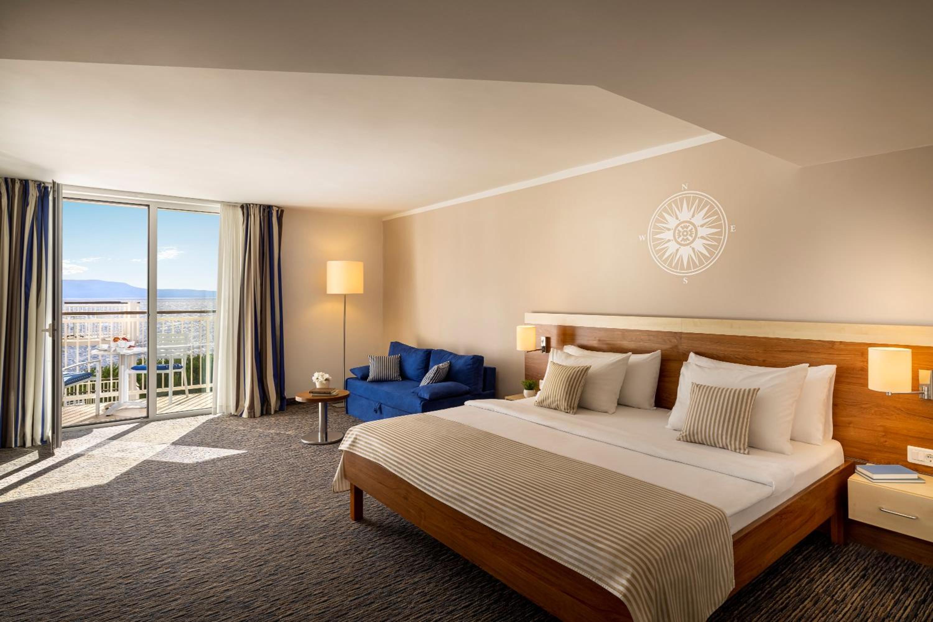 House, Twin Beds, Sea Side