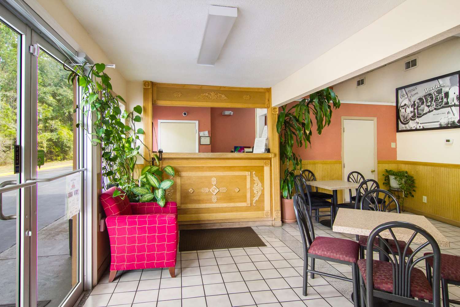 Americas Best Value Inn Darien 1/38