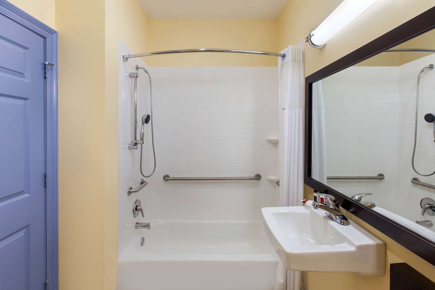 Days Inn By Wyndham Baton Rouge Airport 15/16