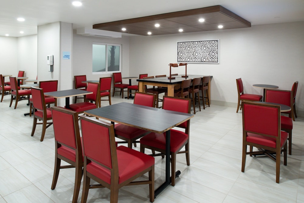 Holiday Inn Express Santa Rosa North An Ihg Hotel 33/40