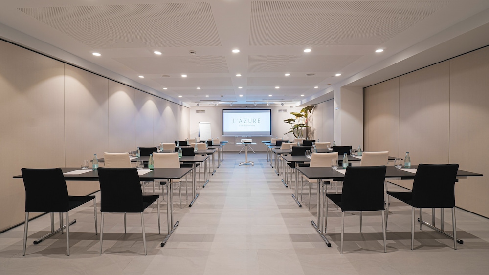 L Azure Hotel 51/64