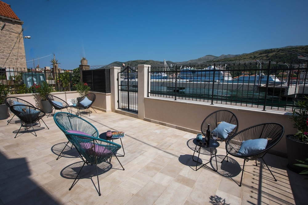 Bova Luxury Rooms 24/36