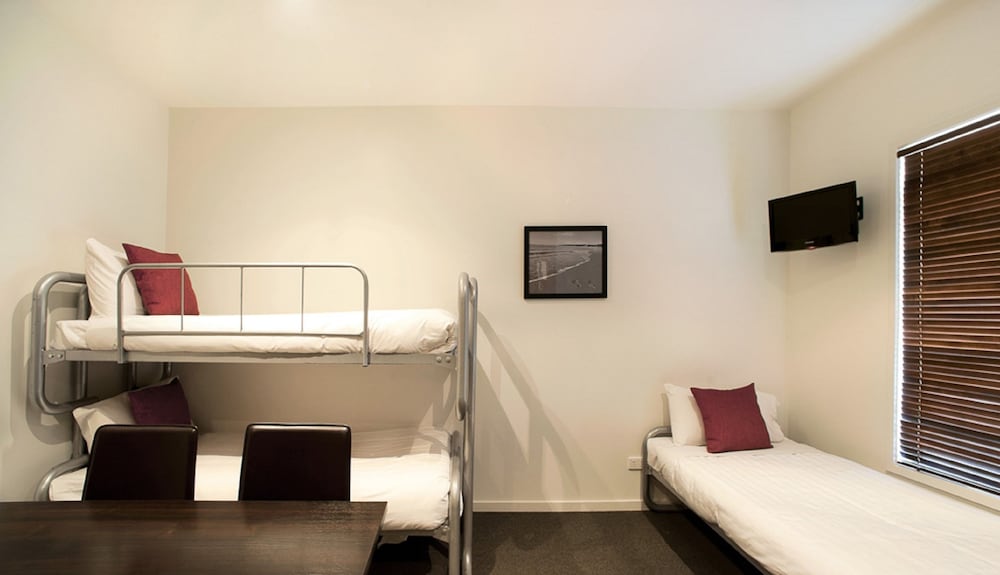 The Waves Serviced Apartments 27/52