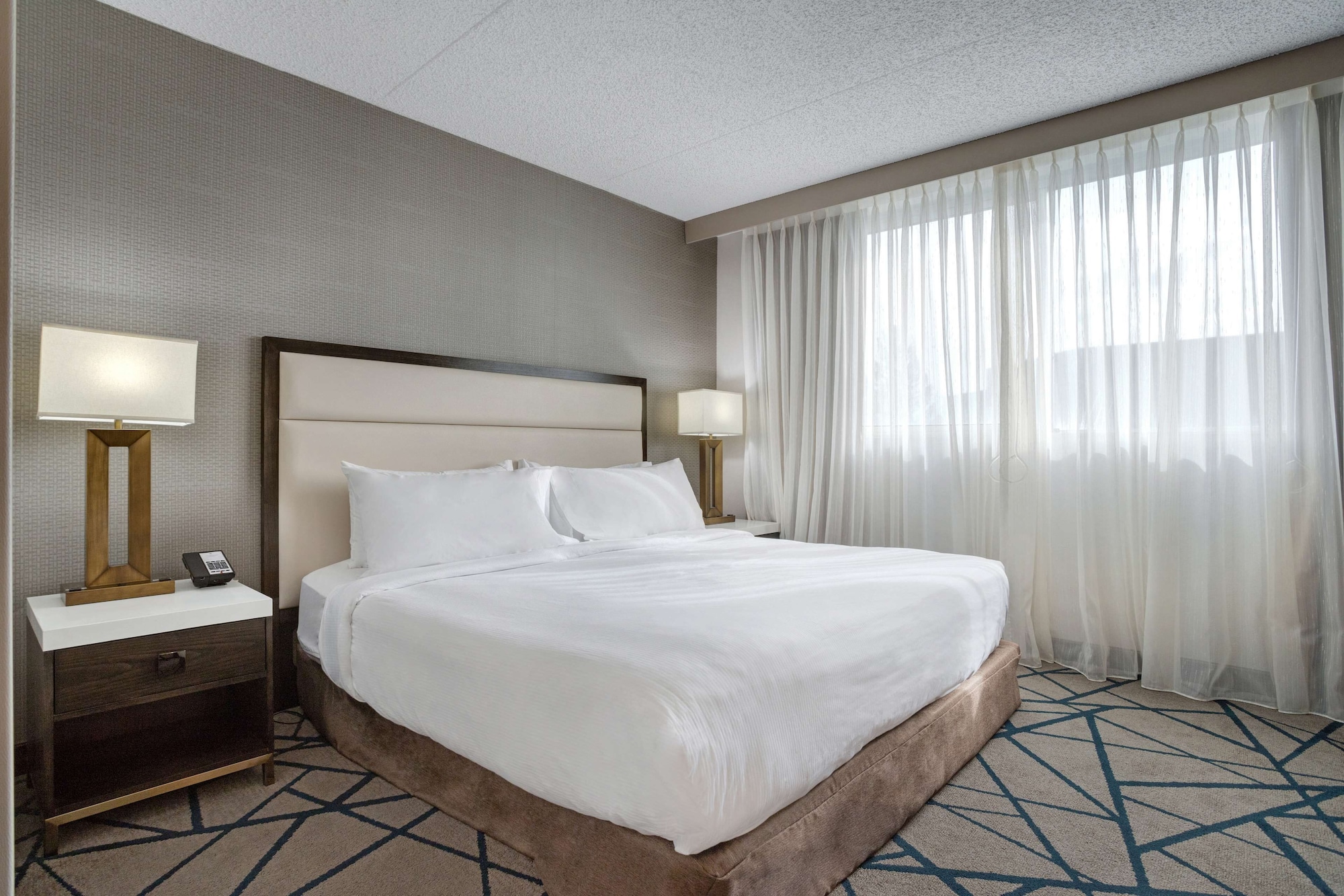 جناح بسرير كينج مع أريكة، Embassy Suites by Hilton Seattle Bellevue 4/9