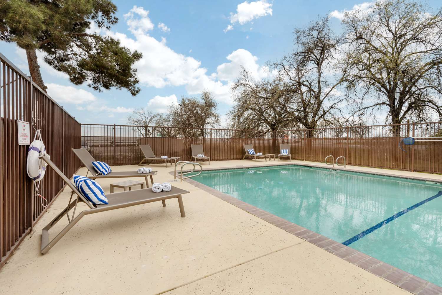 Best Western Visalia Hotel 52/55