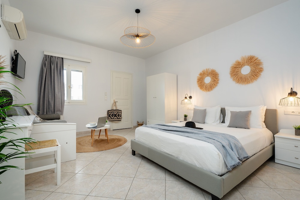 BASIC, STUDIO, DOUBLE BED, CITY VIEW, SOFA