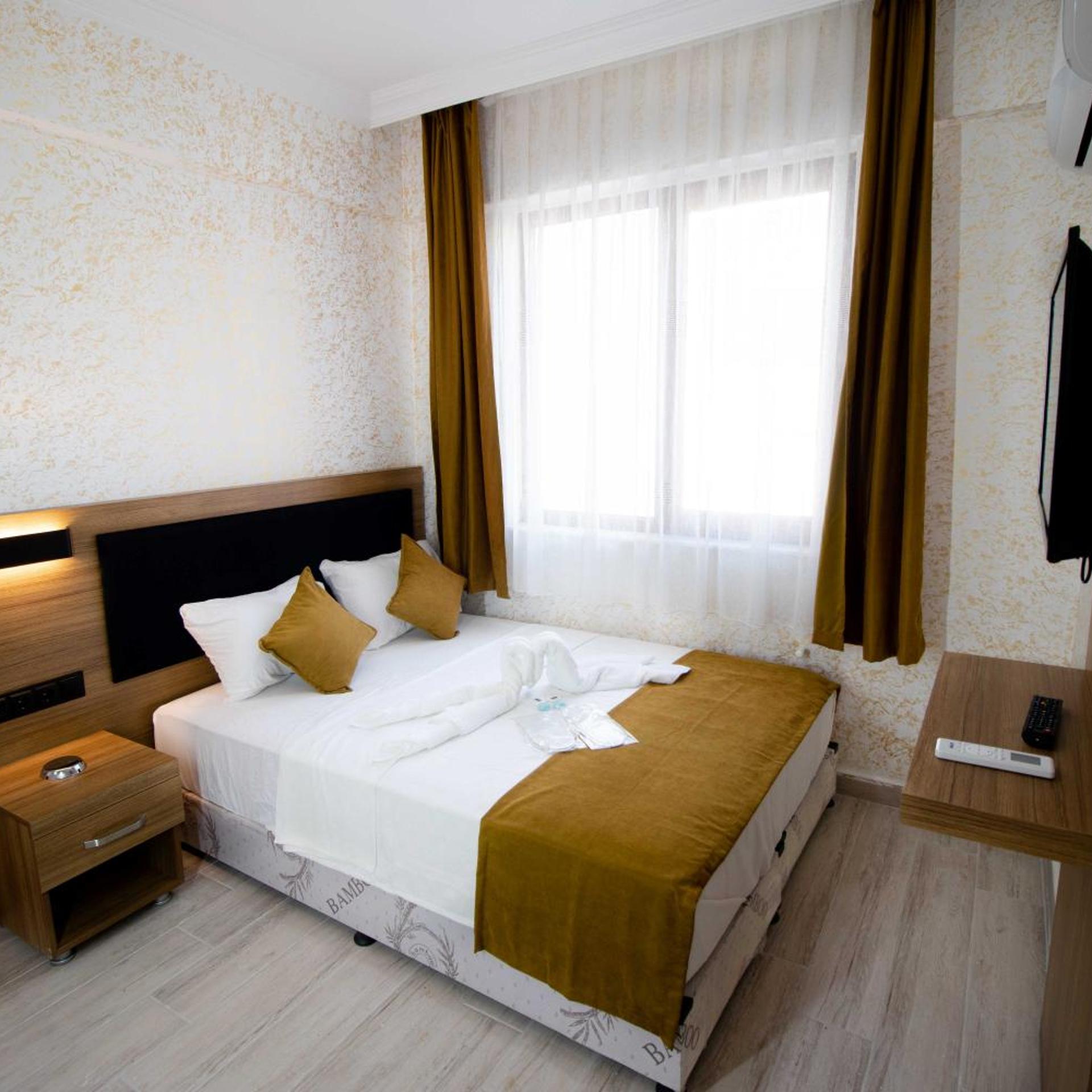 Room, Double or Twin Bed