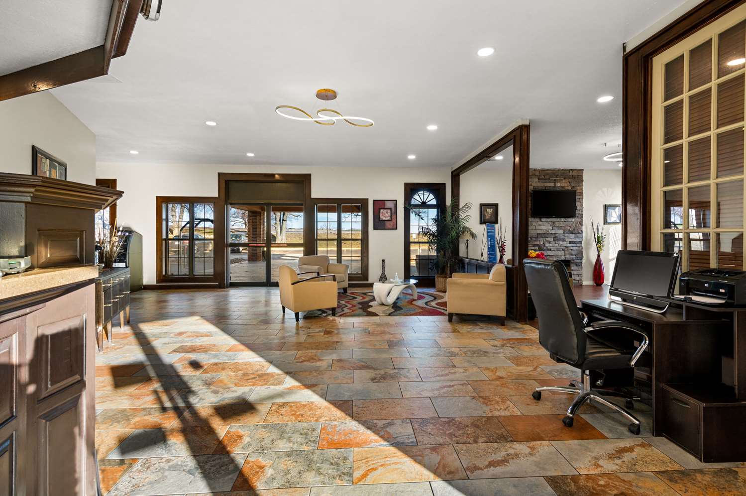 Suburban Studios Kansas City Airport North 7/13