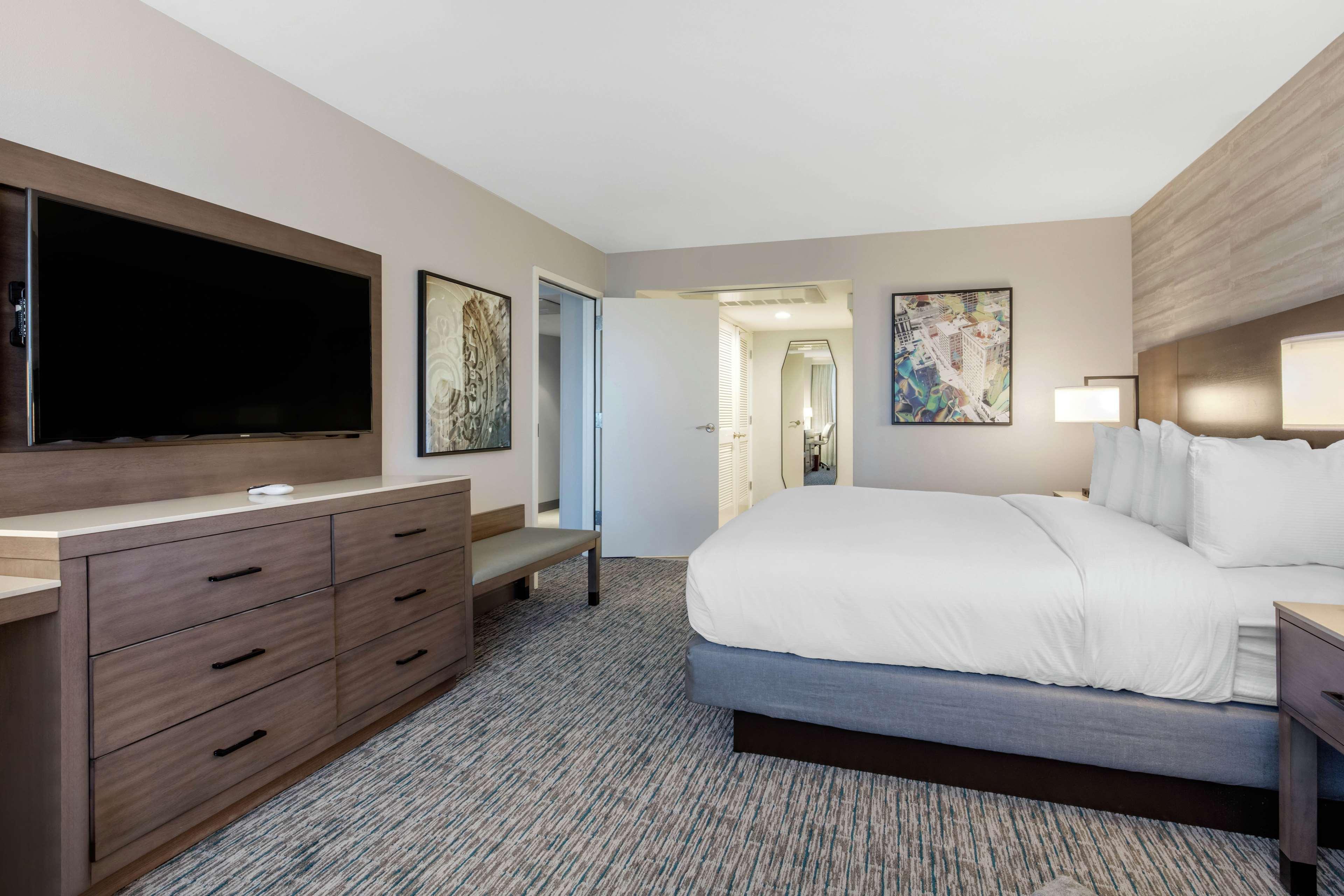 SUITE, KING BED, SOFA, ACCESSIBLE