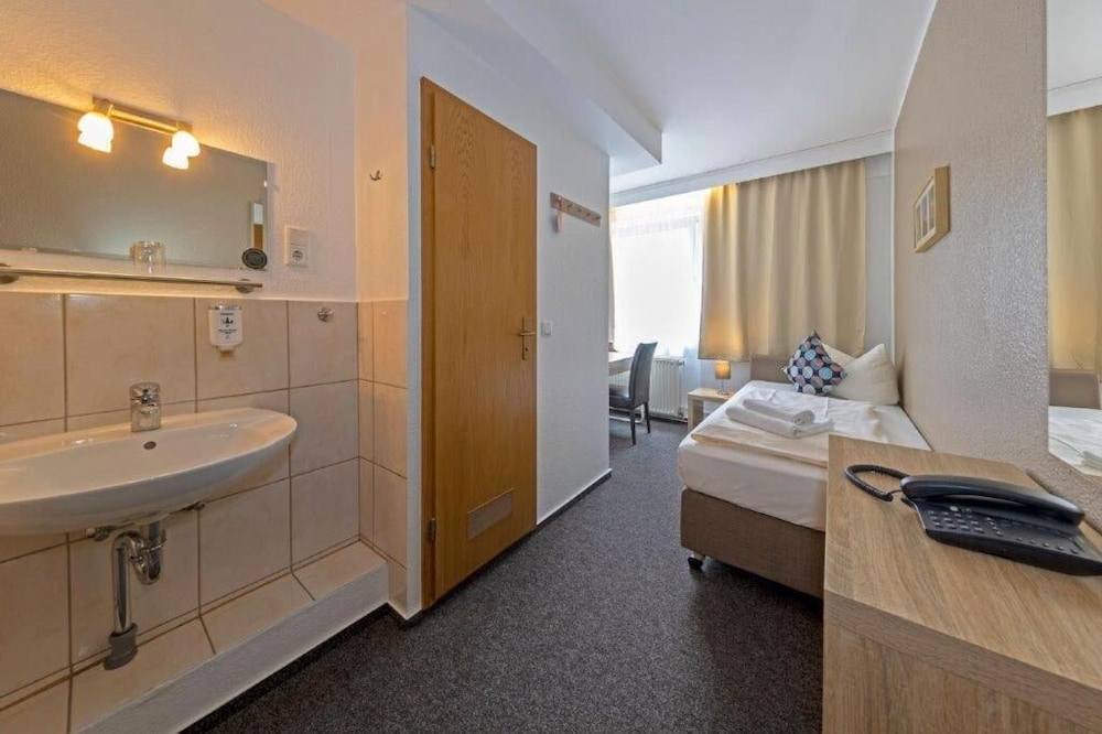 Auto-Parkhotel 25/74