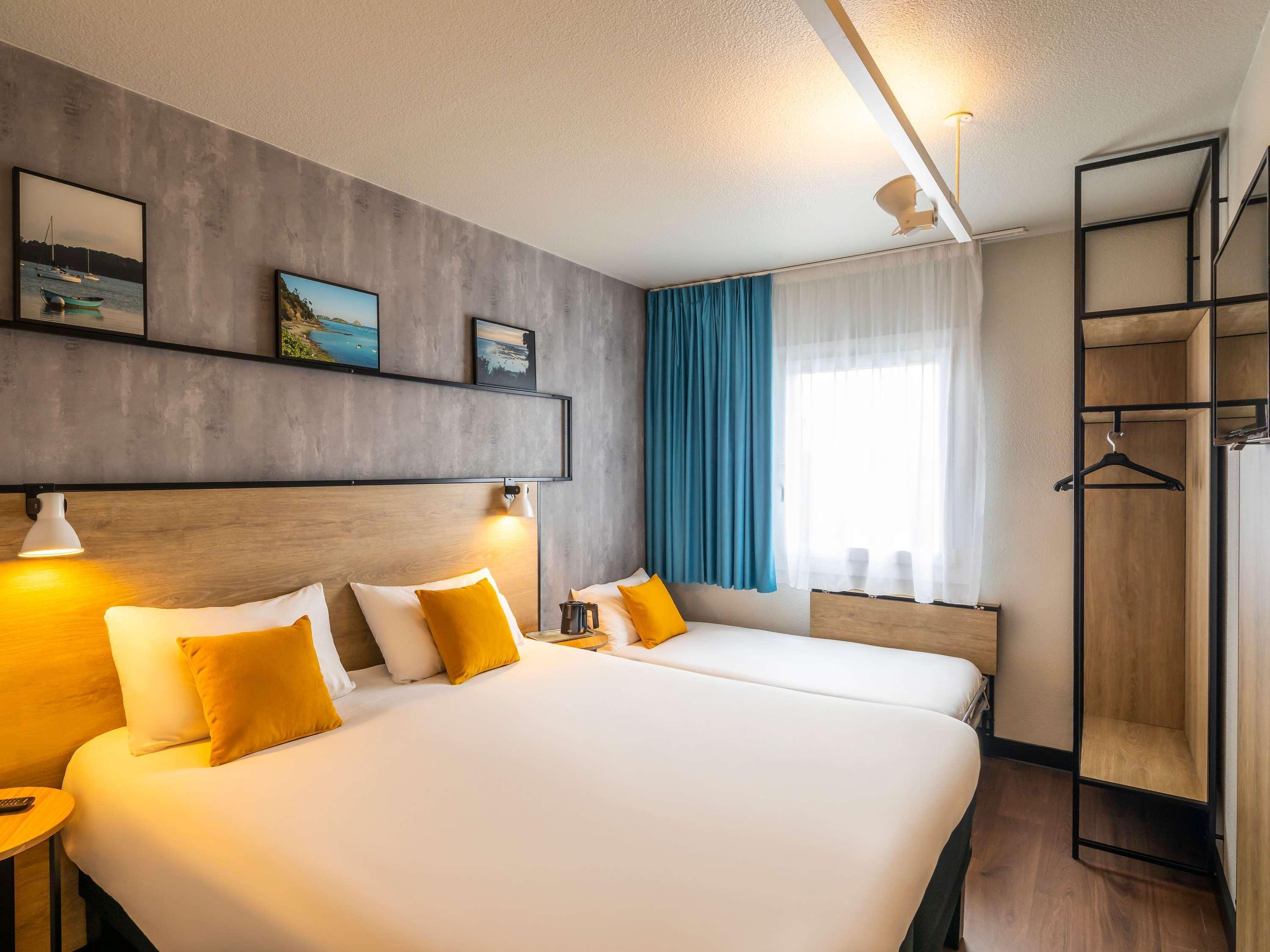 ROOM, 1 DOUBLE AND 1 SINGLE BED