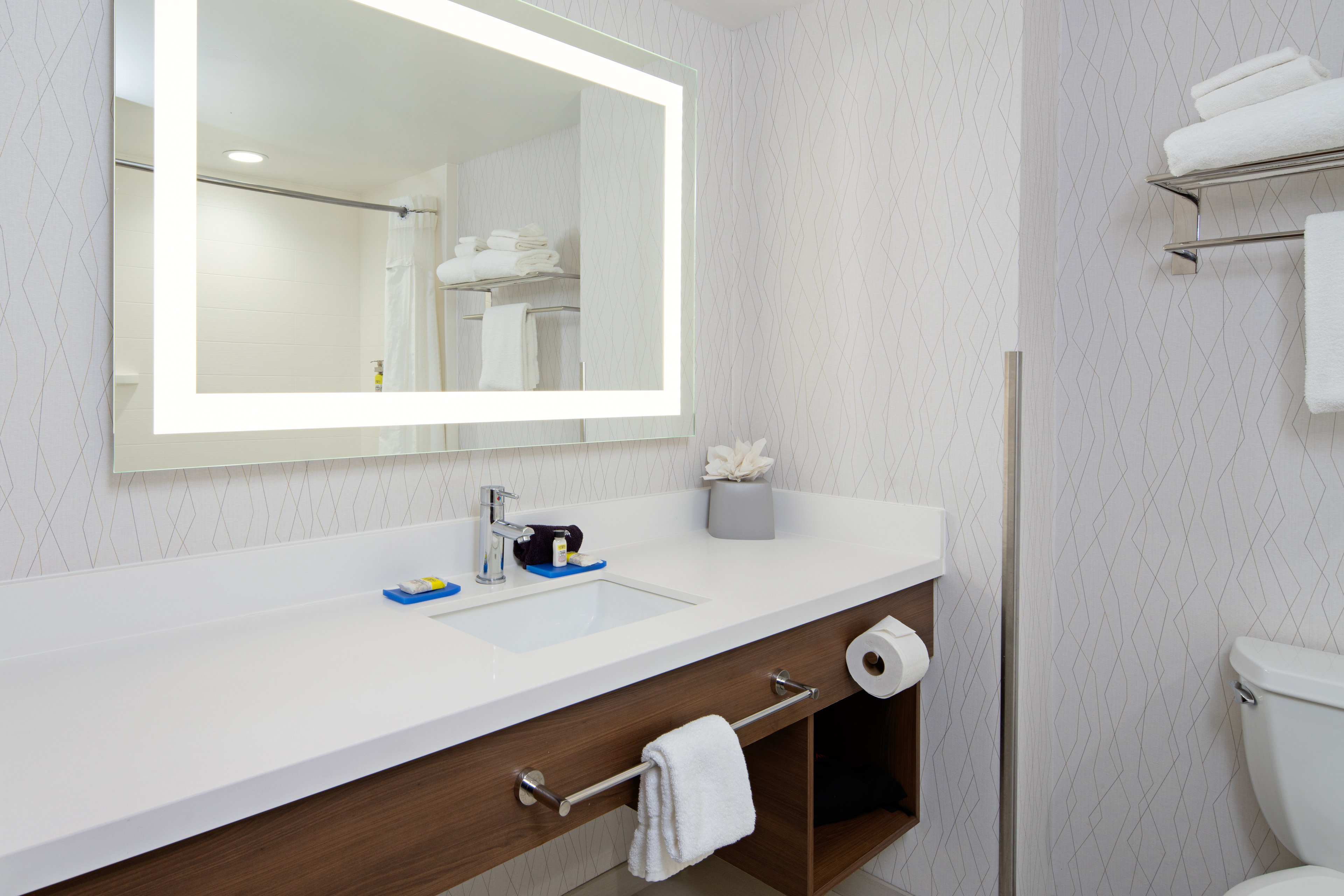 Holiday Inn Express Hotel Suites ATASCADERO 47/48
