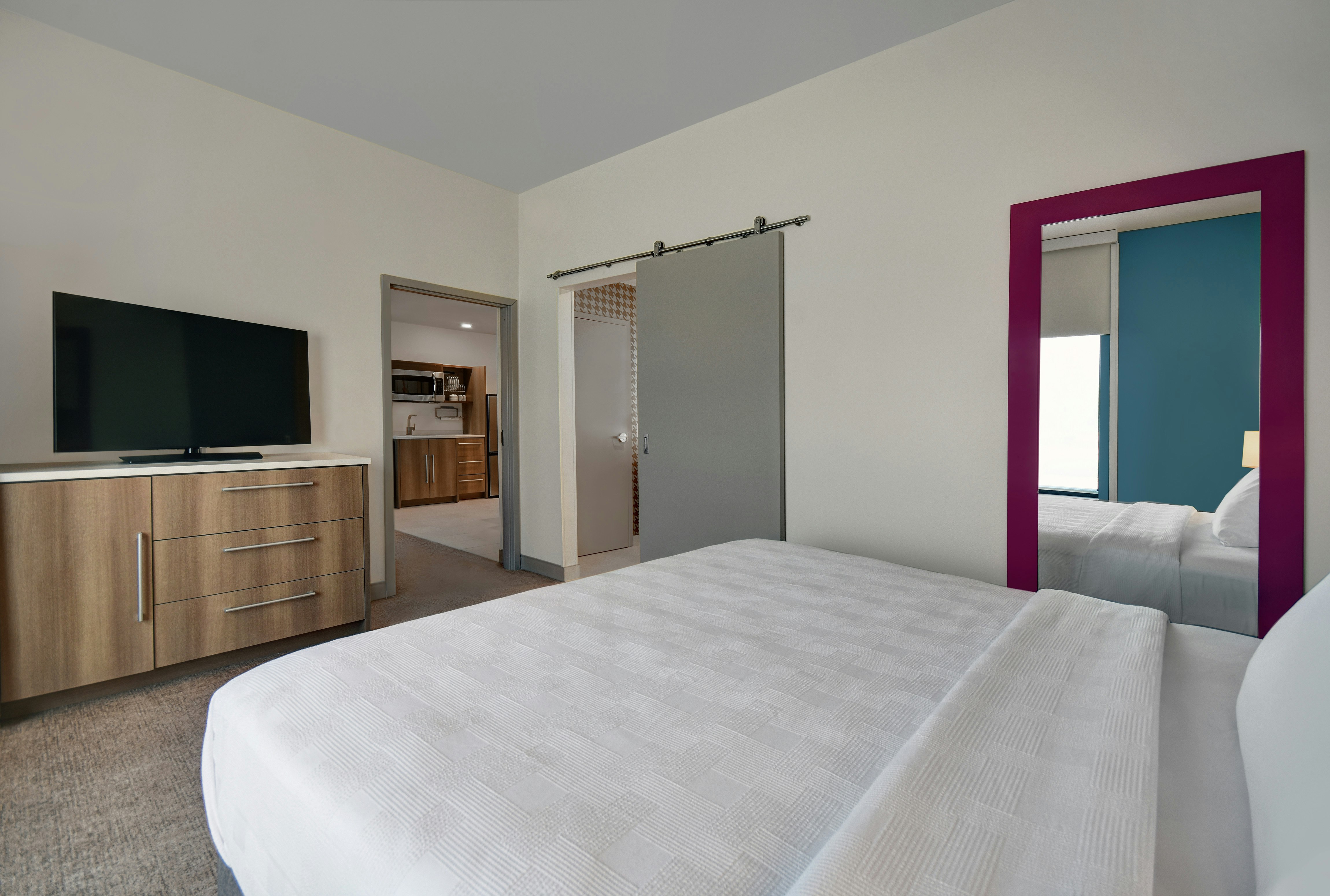 1 BEDROOM, SUITE, KING BED