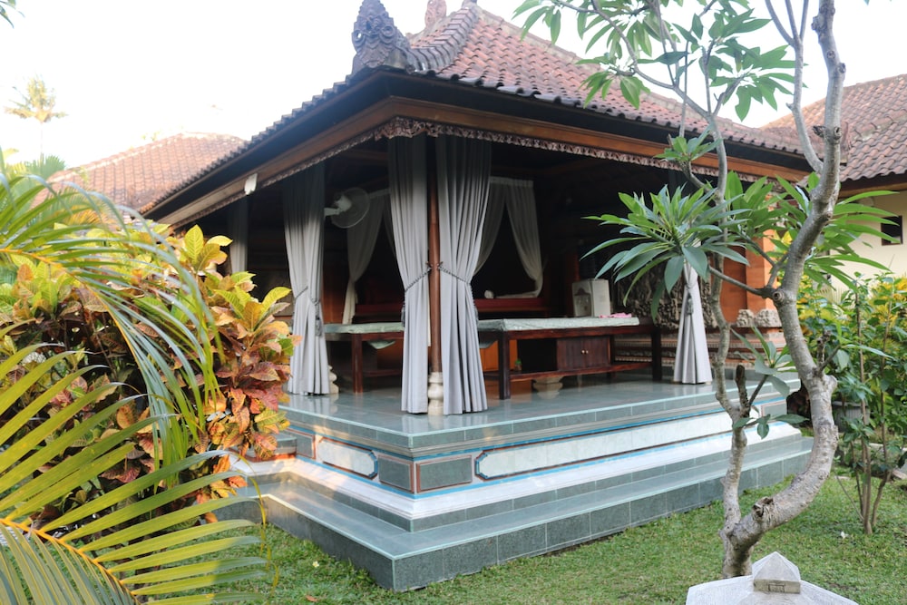 Kusnadi Hotel 2/50