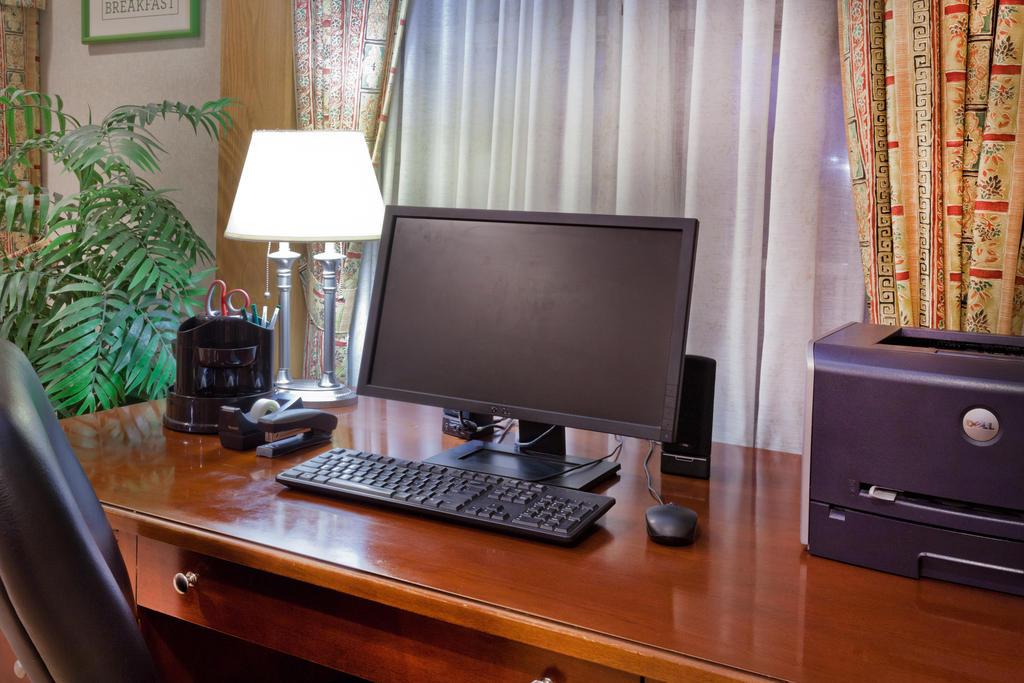 Country Inn & Suites by Radisson Holland, MI 36/42