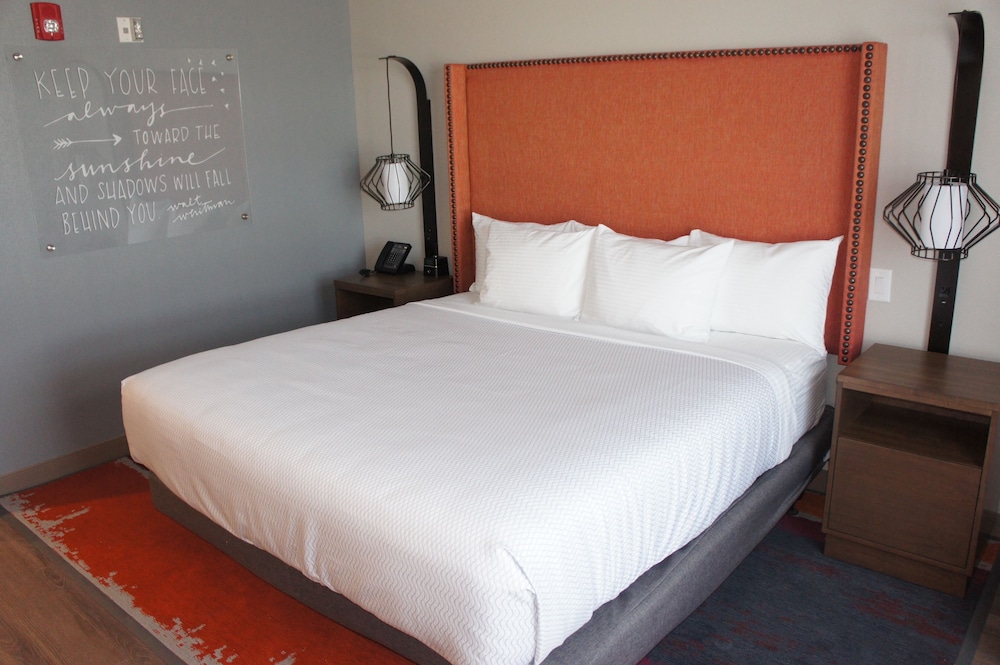 La Quinta Inn and Suites by Wyndham Perry 12/32