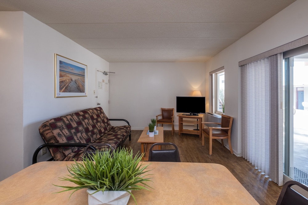 Tahiti Inn 8/22