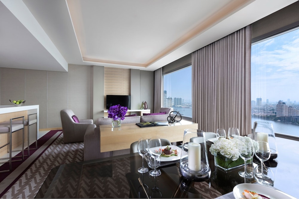 Avani Riverside Bangkok Hotel 56/72
