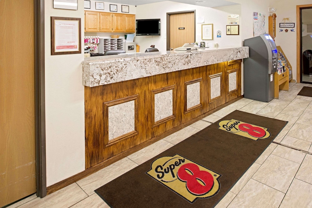 Super 8 by Wyndham Omaha Eppley Airport/Carter Lake 5/16