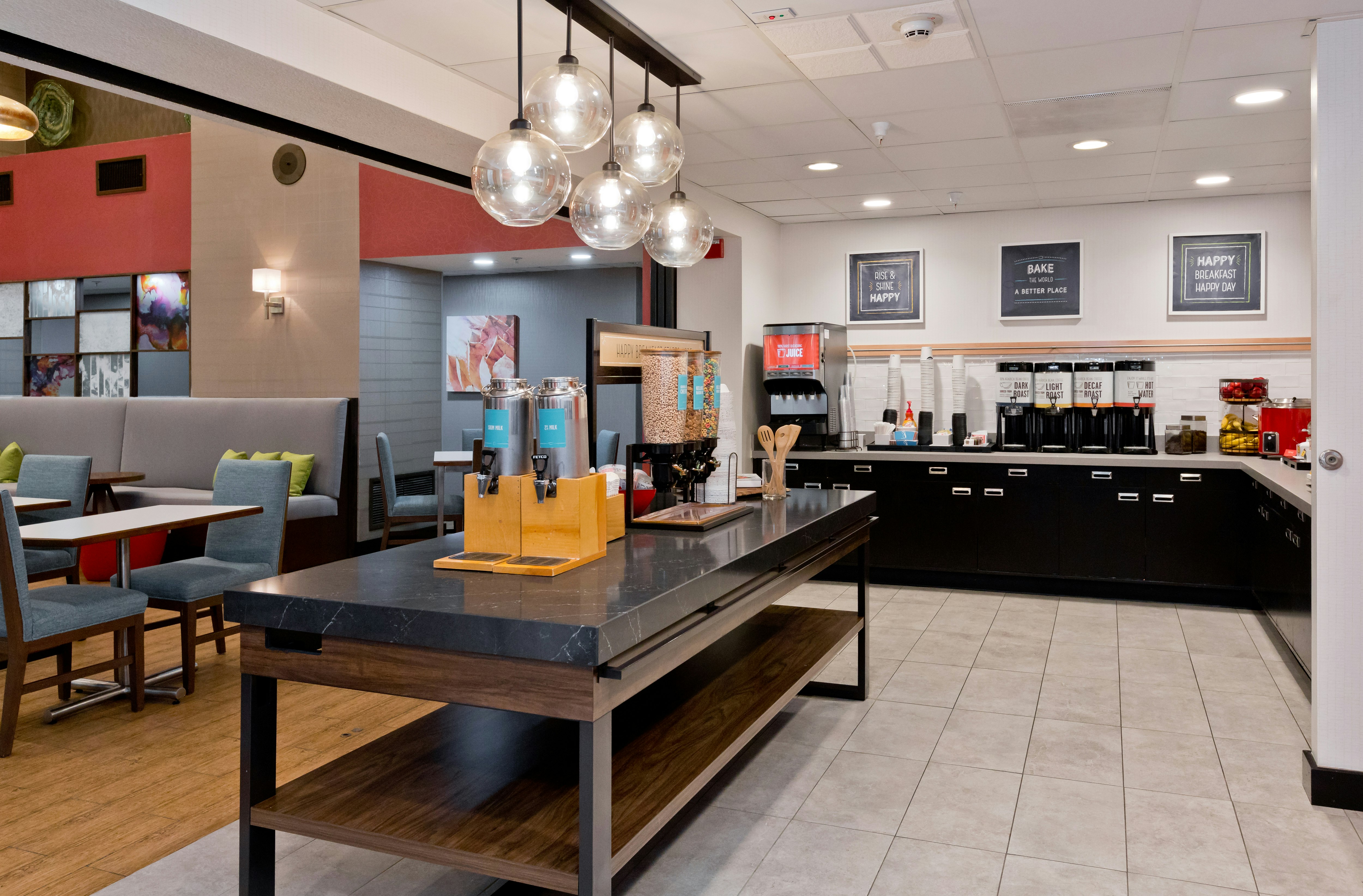 Hampton Inn & Suites Palm Desert 38/64