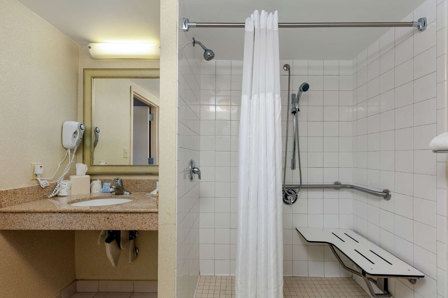 Hilton Garden Inn West I 65 Airport Blvd 30/30