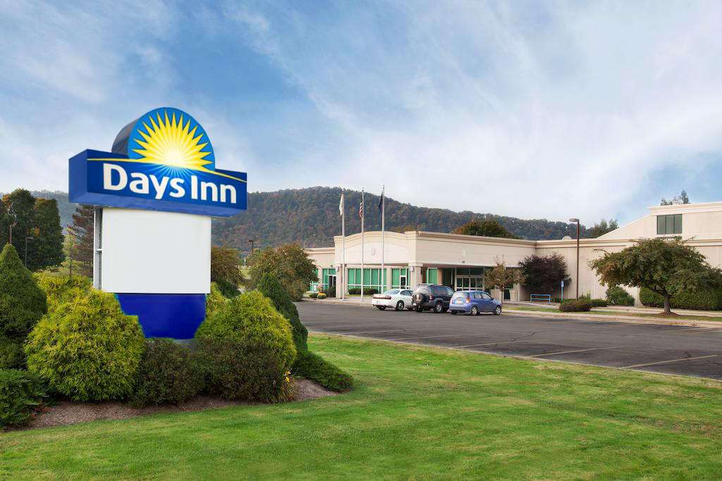 Days Inn by Wyndham Warren 26/26