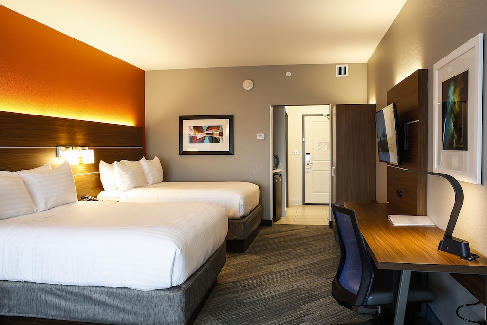 HOLIDAY INN EXPRESS EVANSVILLE 15/61